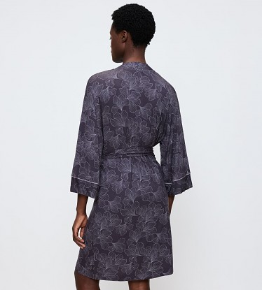 Aura Spotlight Robe 01  