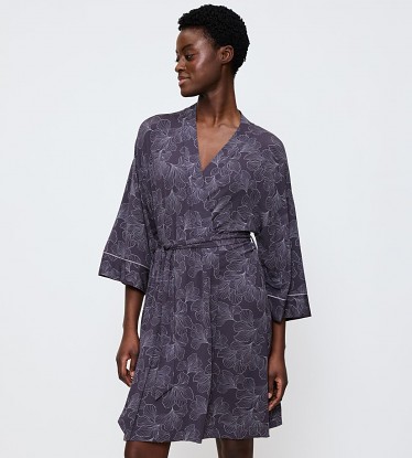 Aura Spotlight Robe 01  