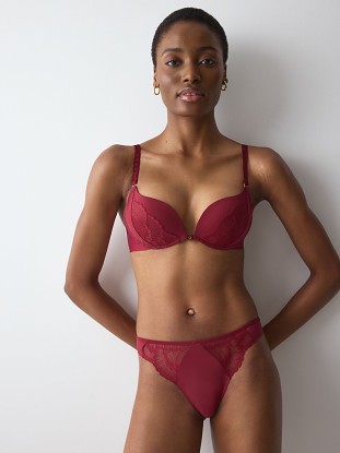 Love in Lace WHU  